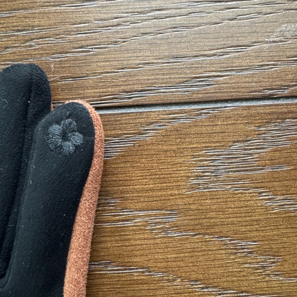 Stylish Black and Brown Gloves - Picture 6 of 6